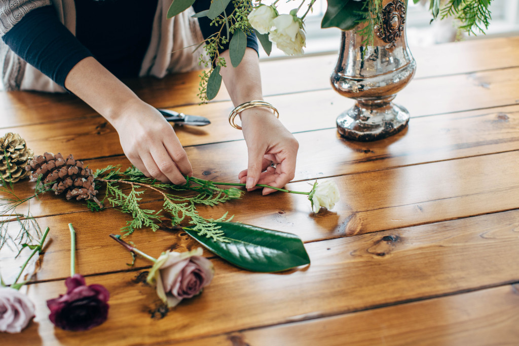 Peony & Pinecone floral recipe | The Day's Design | Katie Grace Photography