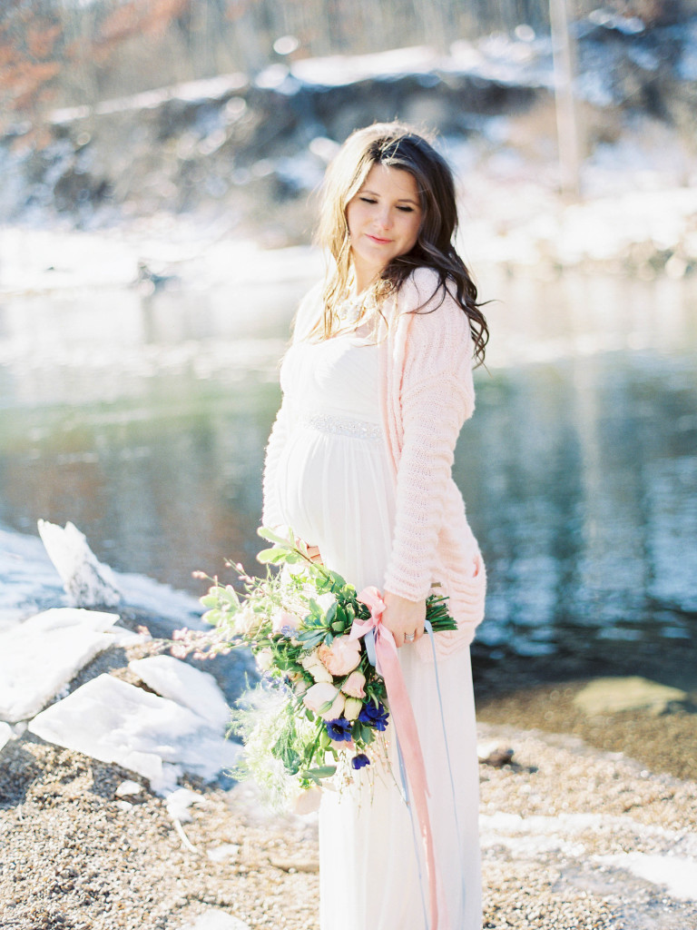 Winter Maternity Session | The Day's Design | Ashley Slater Photography