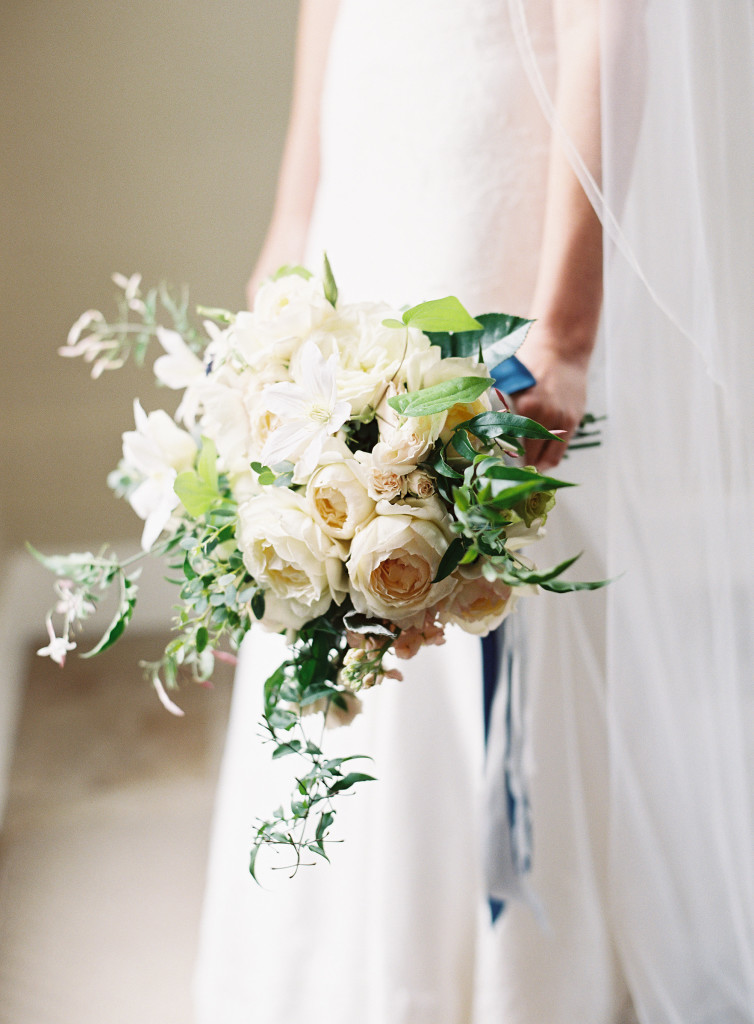 White Bridal Bouquet | Michigan Wedding | The Day's Design | Clary Pfeiffer Photography