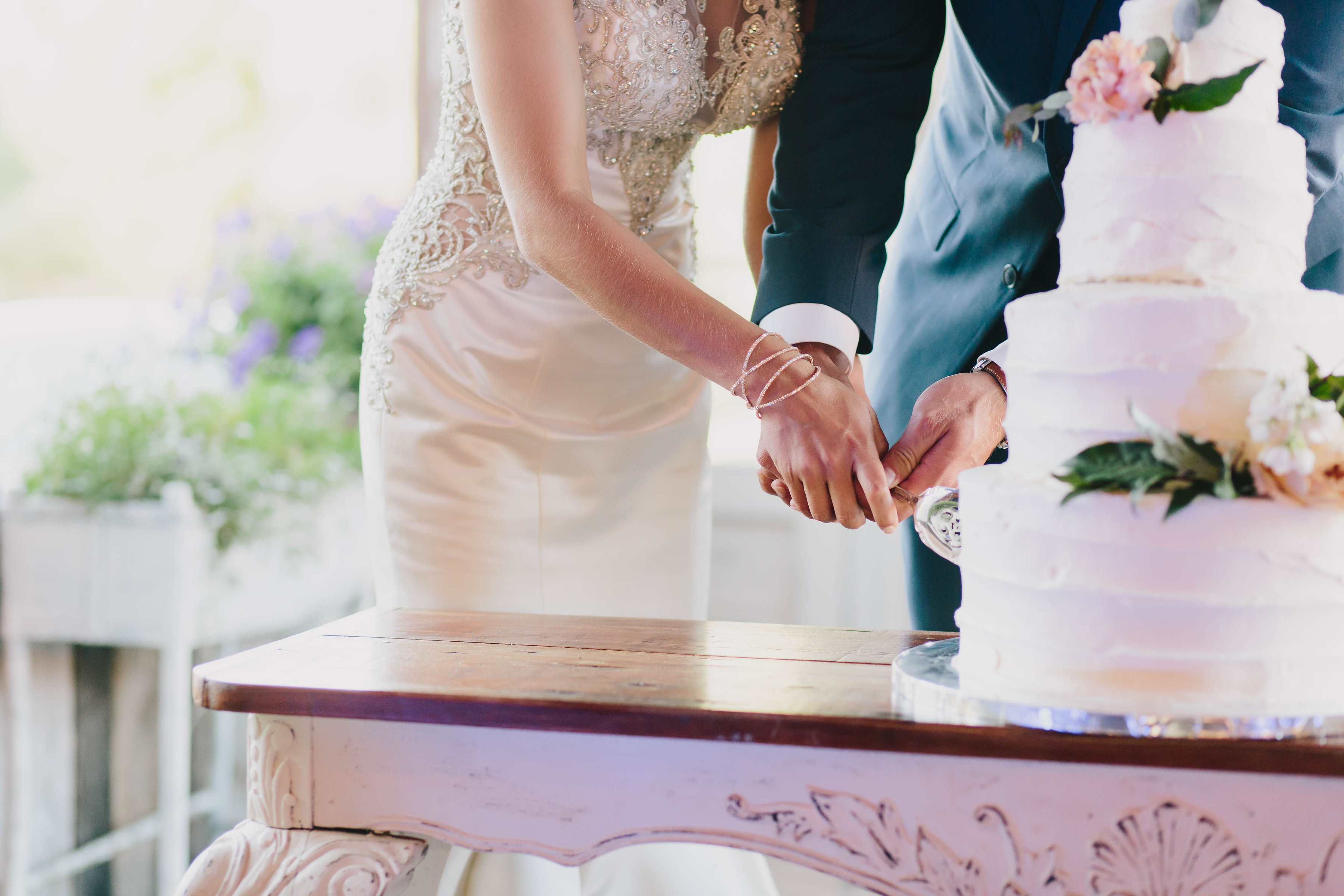 Rustic Wedding Cake | The Day's Design | Katie Grace Photography