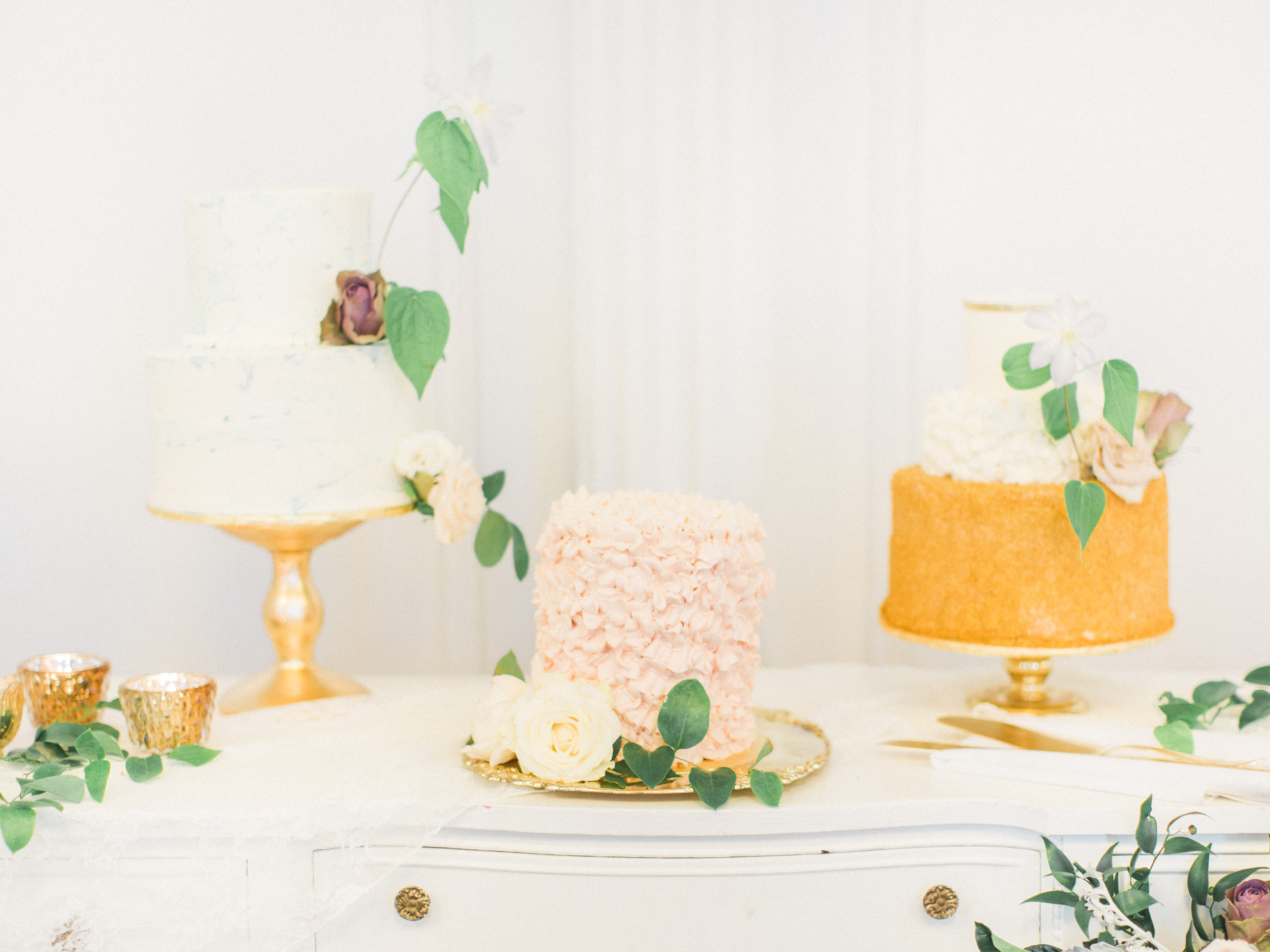 Gold Wedding Cake | The Day's Design | Samantha James Photography