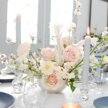 round table with blush and blue decor